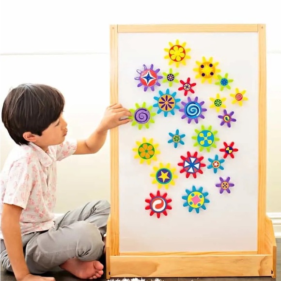 Lakeshore turn & learn magnetic gears - Picture 5 of 7